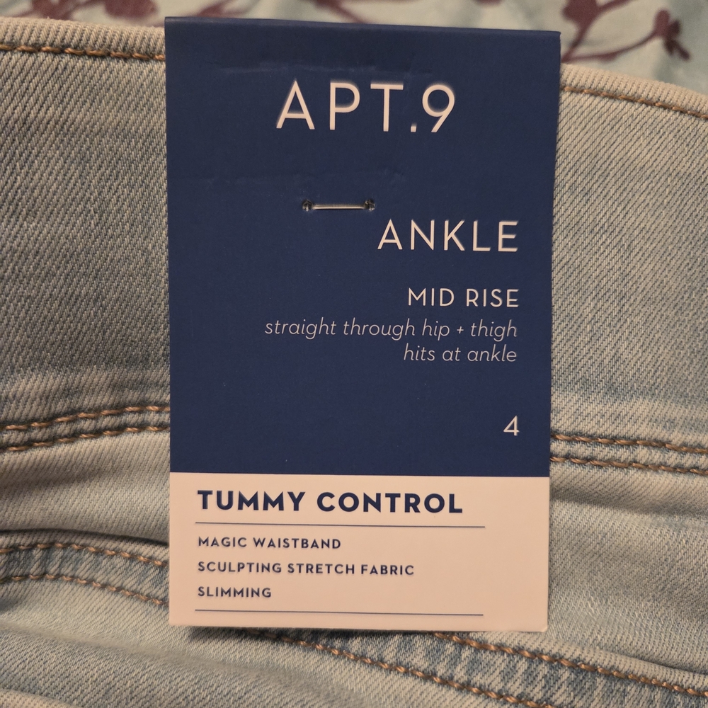 Apt 9 Light Wash Mid Rise Tummy Control Ankle Jeans NWT - Picture 10 of 12